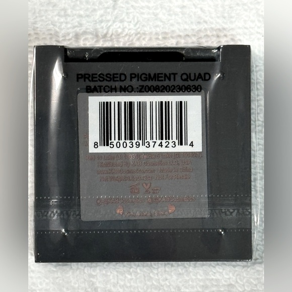 KAB COSMETICS Deep Smoke Mini Quad Eyeshadow 4g BRAND NEW/SEALED - Picture 3 of 3